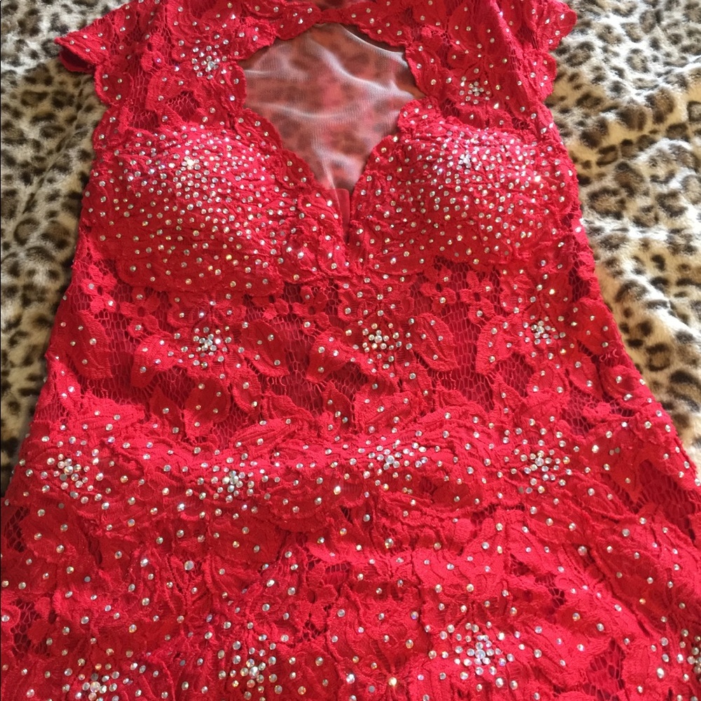 Stunning red Jovani prom dress - Picture 3 of 5